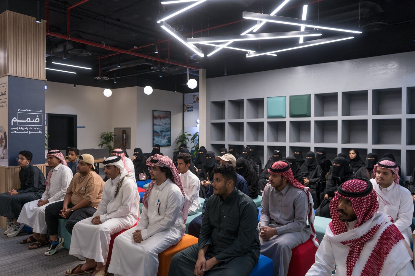 دورة أدوات وتقنيات الذكاء الاصطناعي