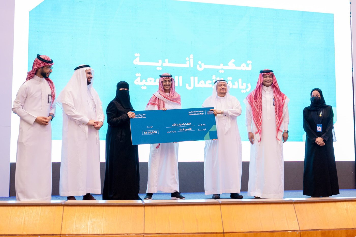 لقطة من مسيرتي الجامعية والمهنية والمسابقات التقنية